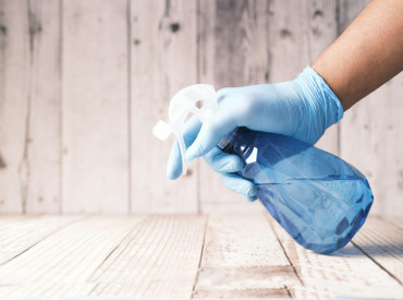 8 Cleaning Hacks for Moving